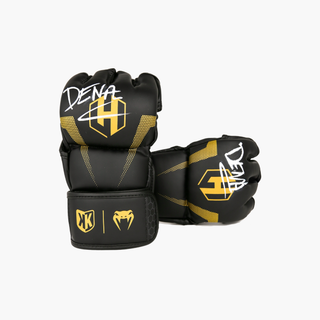 Paire de gants de MMA portée